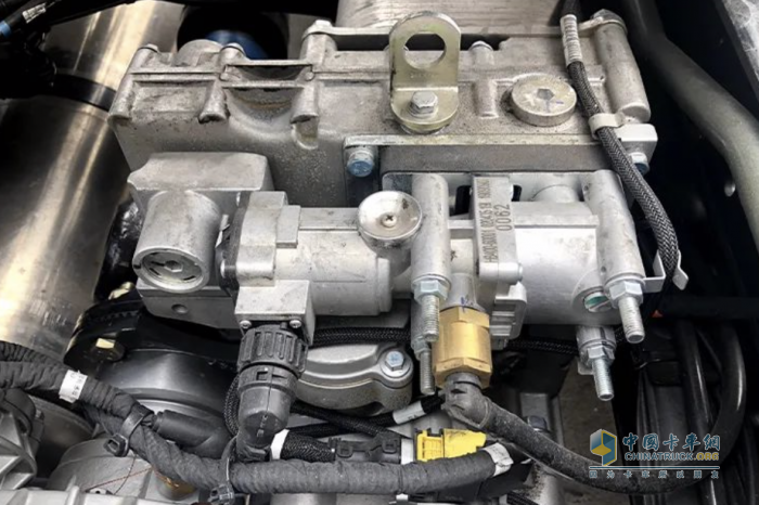 陜汽重卡：掌握輔助制動(dòng)技術(shù)，行車安全BUFF加滿！