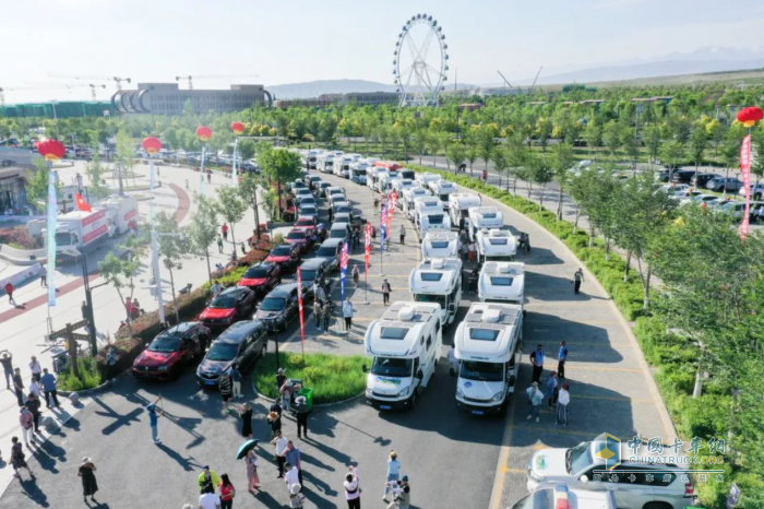 自駕游迎來(lái)黃金期，宇通房車(chē)走進(jìn)新疆為車(chē)友護(hù)航