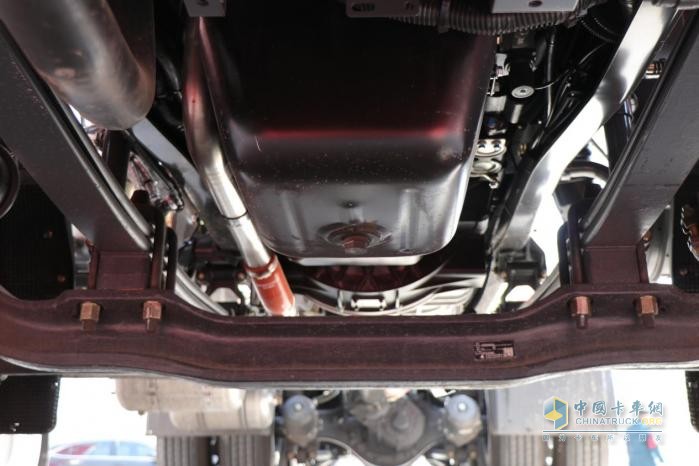 創(chuàng)富路上，乘龍H5 LNG超輕版牽引車一路守護(hù)