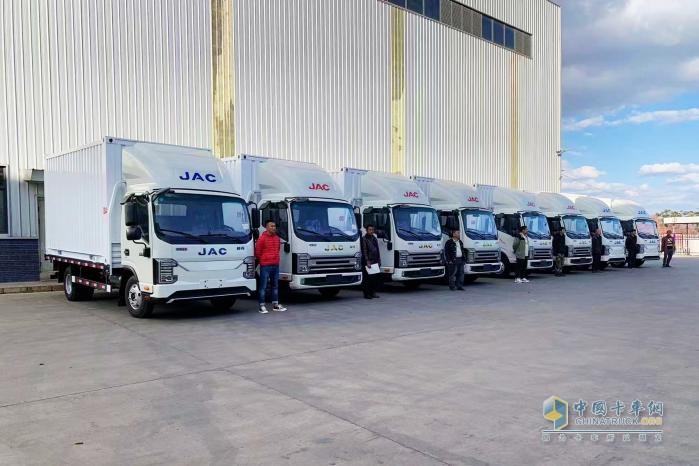 一路同行 合作共贏！西雙版納新傣園批量采購(gòu)39輛江淮1卡