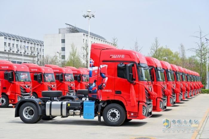 高效節(jié)油 可靠耐用！歐曼GTL星翼版470馬力牽引車助推快運物流新發(fā)展