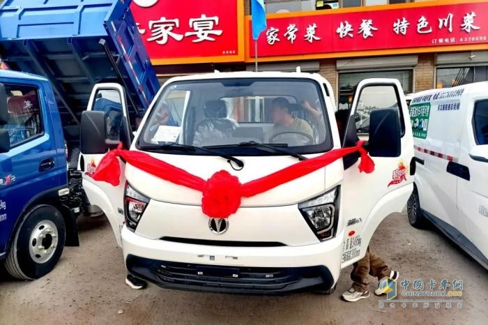 飛碟汽車燃油車4月推介會(huì)火爆全國 遍地開花！