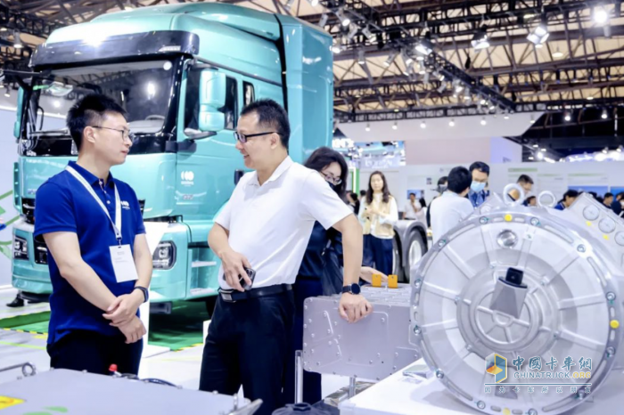 全“氫”出擊！康明斯Accelera零碳動力鏈亮相上海零碳博覽會