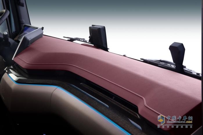 輕松自在的移動之家:歐曼銀河9以非凡空間設計重新定義重卡標準