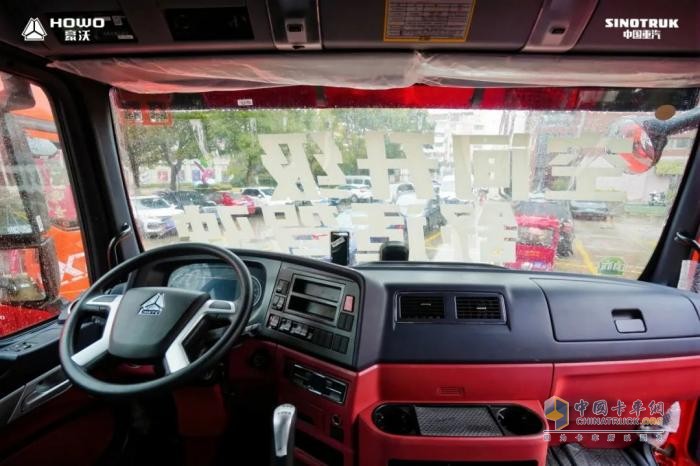 港口老板們都在搶什么？豪沃港拖車強(qiáng)勢鉅惠驚艷上海灘