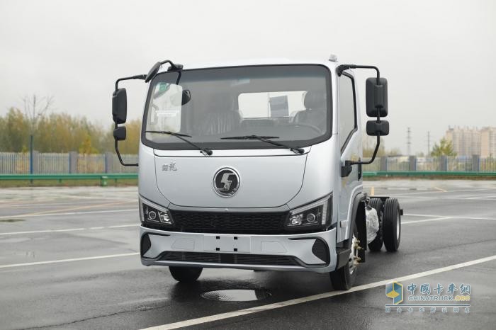 一身名牌+高強(qiáng)度發(fā)動機(jī) 陜汽德龍G200助力卡友“逆天改命”