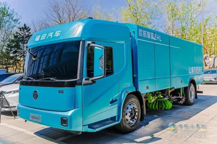 歐航智藍(lán)EHL環(huán)衛(wèi)車驚艷亮相:低入口設(shè)計(jì)+新能源專屬平臺的雙向破局