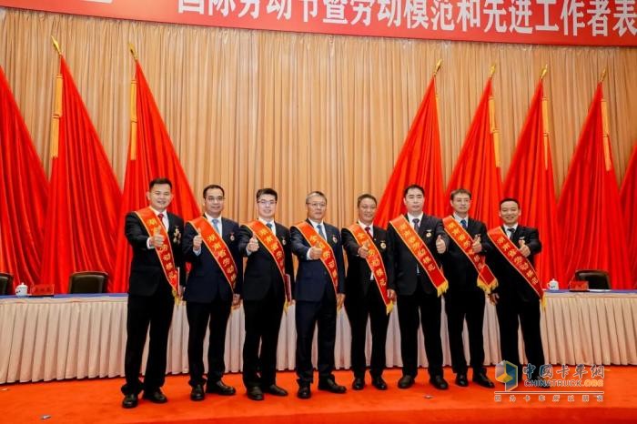 喜報(bào)！肖乾亮榮膺“湖南省勞動(dòng)模范”！