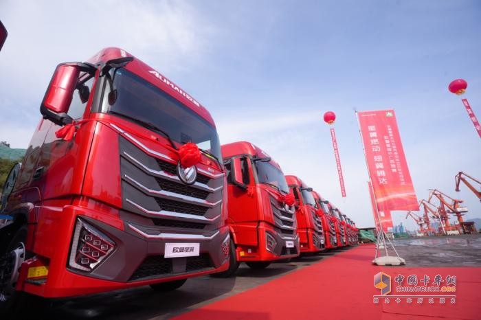 交車100臺！歐曼星翼大馬力燃氣車助推廣西資源運輸高效升級