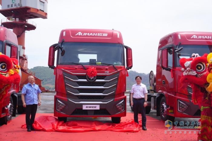 交車100臺！歐曼星翼大馬力燃氣車助推廣西資源運輸高效升級