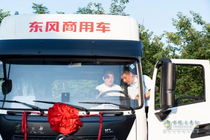 東風(fēng)商用車全國品鑒活動(dòng)首站啟動(dòng) 展示快遞運(yùn)輸車的速遞價(jià)值