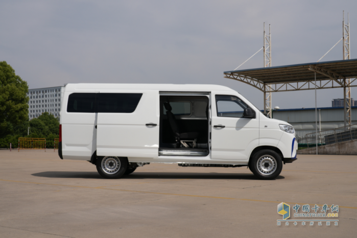 油車限行電車暢跑，藍(lán)貓客運(yùn)版憑何成為創(chuàng)富新寵？