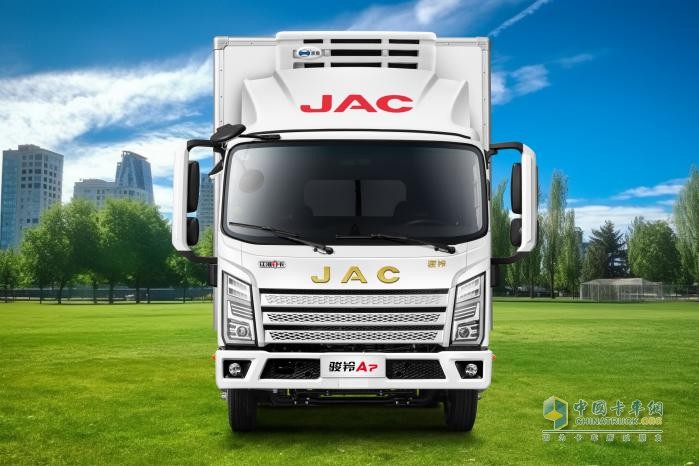 駿鈴A7冷藏車：冷鏈實(shí)力派，“鮮”鋒護(hù)航者