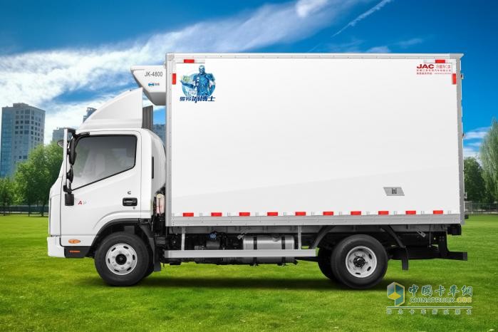 駿鈴A7冷藏車：冷鏈實(shí)力派，“鮮”鋒護(hù)航者