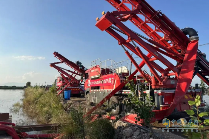 以“汛”為令 再出發(fā)！徐工救援力量緊急馳援內(nèi)蒙古哈素海