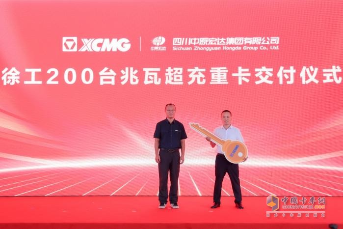 華為兆瓦超充打造全球首個百兆瓦級重卡超充站，重卡進(jìn)入全面電動化