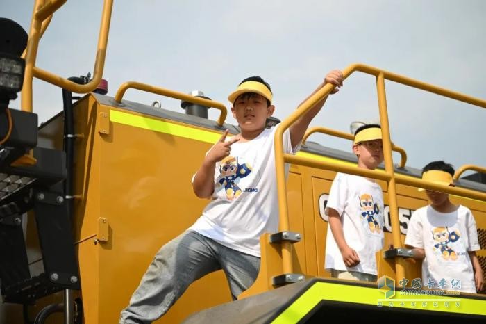 “未來工程師”哪里啟航？答案就在：徐工研學(xué)之旅！