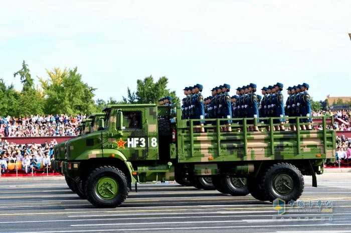 解放軍車，在天安門廣場成功受閱！
