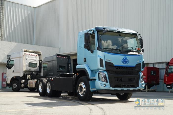 多拉快跑還省錢(qián)！乘龍H5超輕版純電牽引為卡友賺更多