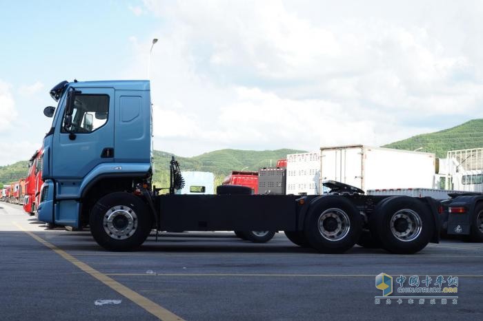 多拉快跑還省錢(qián)！乘龍H5超輕版純電牽引為卡友賺更多