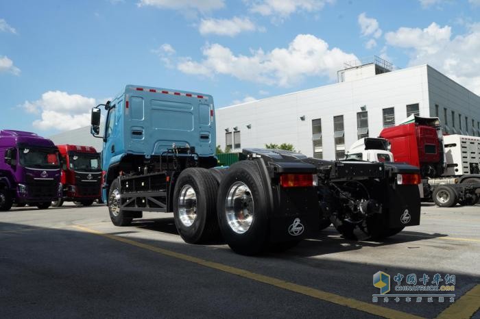 多拉快跑還省錢(qián)！乘龍H5超輕版純電牽引為卡友賺更多