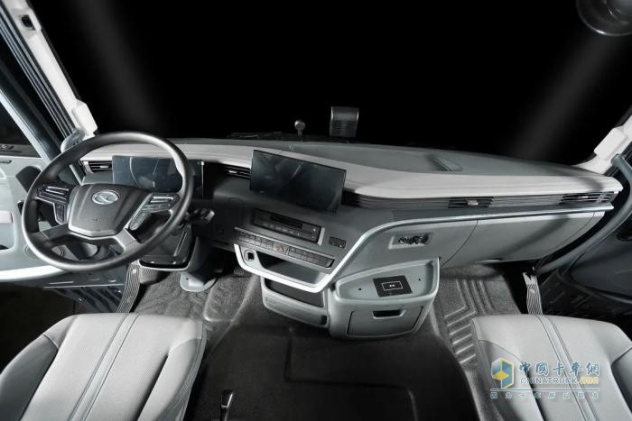 漢馬科技開創(chuàng)國內(nèi)重卡乘用化先河！華菱S11/X9智慧干線物流牽引車閃耀登場