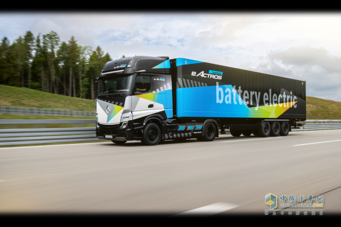 奔馳卡車來了！