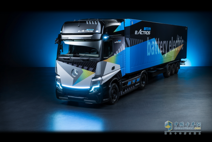 奔馳卡車來了！