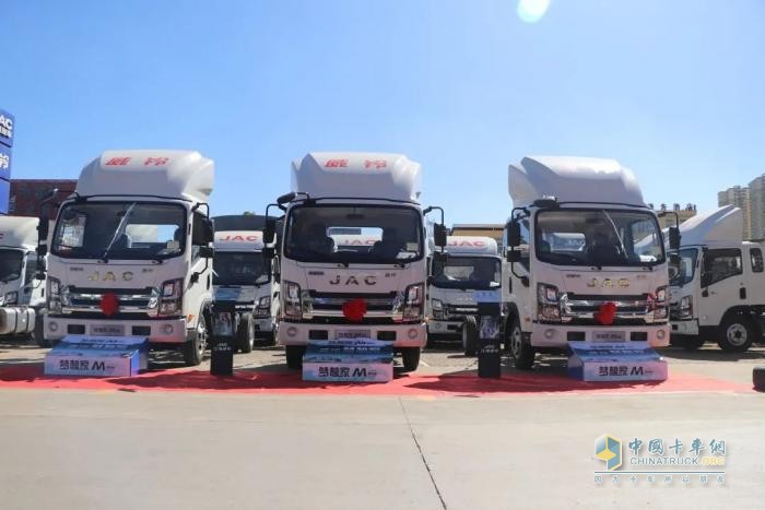 江淮威鈴新政標(biāo)寬車(chē)型---夢(mèng)想家M6震撼上市