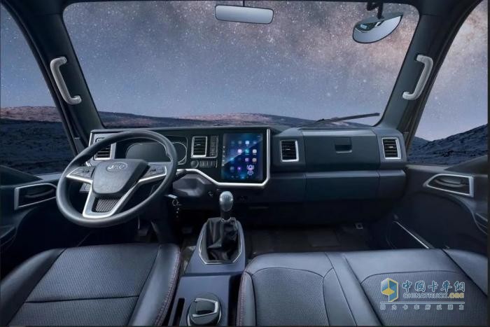 江淮威鈴新政標(biāo)寬車(chē)型---夢(mèng)想家M6震撼上市