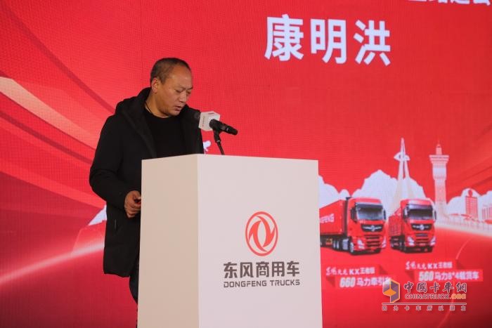 致敬絲路卡車人 東風(fēng)商用車幸?？ㄜ囮P(guān)愛計(jì)劃走進(jìn)青海格爾木