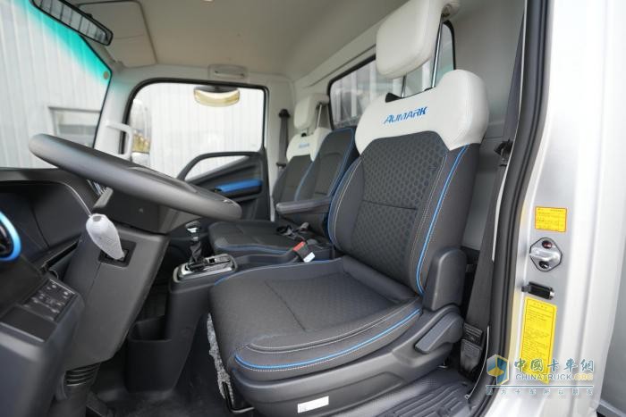 【靜態(tài)測評】城配運輸新選擇 歐馬可智藍混動輕卡讓用戶無憂暢行