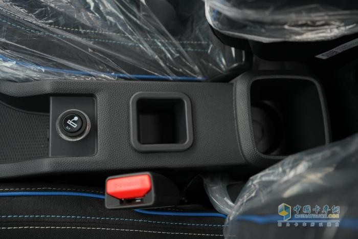 【靜態(tài)測評】城配運輸新選擇 歐馬可智藍混動輕卡讓用戶無憂暢行