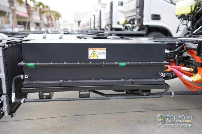 【靜態(tài)測評】城配運輸新選擇 歐馬可智藍混動輕卡讓用戶無憂暢行