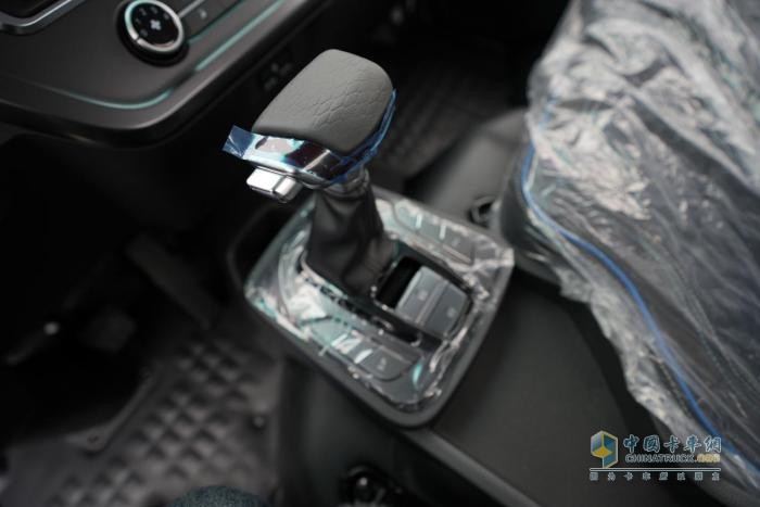 【靜態(tài)測評】城配運輸新選擇 歐馬可智藍混動輕卡讓用戶無憂暢行