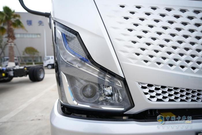 【靜態(tài)測評】城配運輸新選擇 歐馬可智藍混動輕卡讓用戶無憂暢行