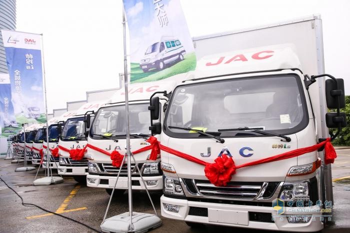 江淮汽車(chē)：純電混動(dòng)換電齊發(fā)，江淮1卡全面領(lǐng)跑新能源商用車(chē)