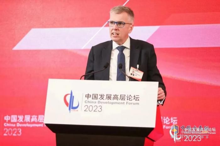 采埃孚集團(tuán)董事會(huì)主席、首席執(zhí)行官柯皓哲博士在論壇經(jīng)濟(jì)峰會(huì)上發(fā)言