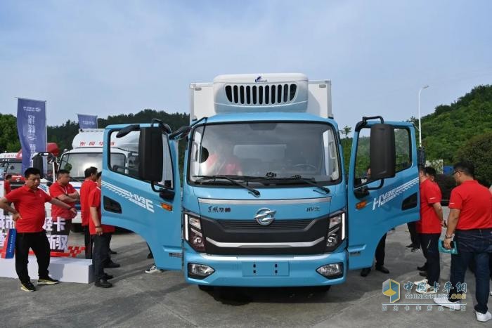 領(創(chuàng))先(富)技(利)術(器)   東風華神重磅發(fā)布