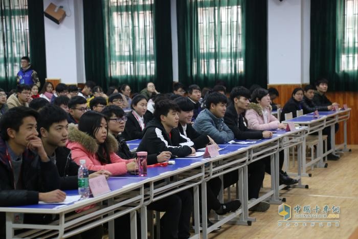 校企攜手 合作創(chuàng)新，東風(fēng)柳汽與河南交通職業(yè)技術(shù)學(xué)院“聯(lián)姻”