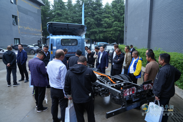 歷史擁抱科技進步 綠色成就全新發(fā)展 宇通新能源輕卡T系列產品西安上市