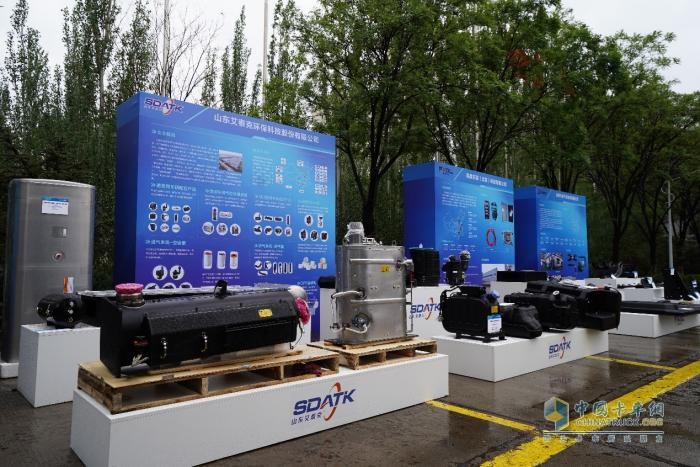 福田汽車與已經(jīng)合作了二十年的“老朋友”張家口宣化區(qū)開啟新合作，這本質(zhì)上是福田汽車對“京津冀協(xié)同發(fā)展”戰(zhàn)略的又一次充分實踐。