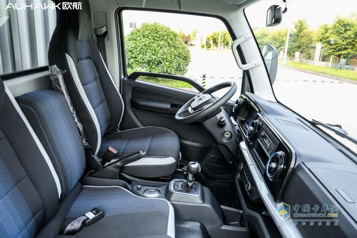 行業(yè)首創(chuàng) 獨(dú)立懸架+AMT自動(dòng)擋 歐馬可Xpro 夢(mèng)想卡車來了