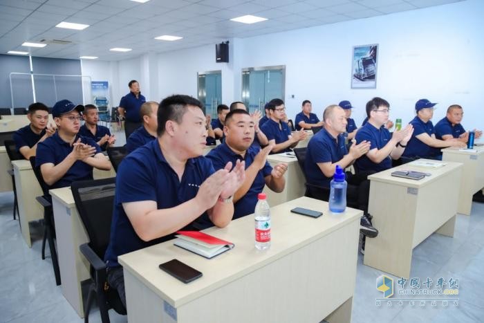 全網(wǎng)直播首秀 助力高效運輸 沃爾沃卡車綠駕學(xué)院、車隊長研修營來安站等你連線