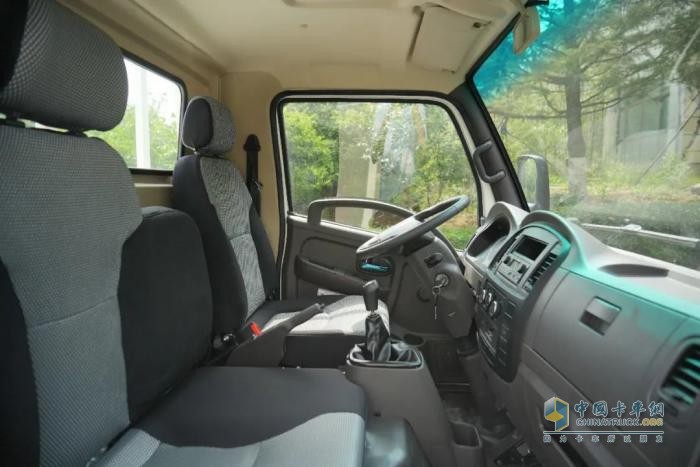 飛碟奧馳V1雙燃料的運輸“鈔”能力