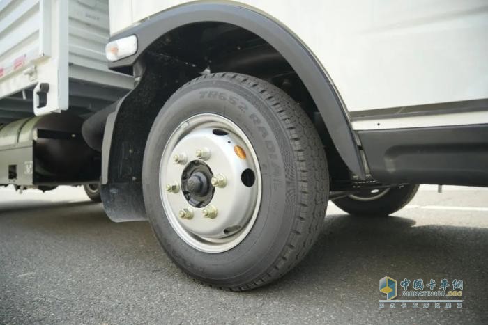 飛碟奧馳V1雙燃料的運輸“鈔”能力