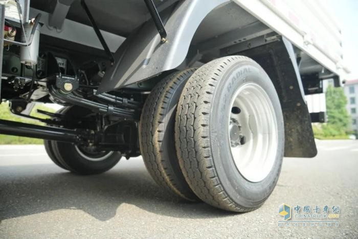 飛碟奧馳V1雙燃料的運輸“鈔”能力