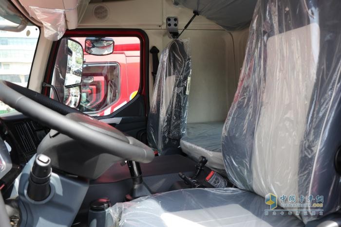 LNG牽引車怎么選？輕量領(lǐng)先、低氣耗的乘龍H5超輕版高效更多賺！