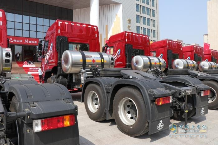 LNG牽引車怎么選？輕量領(lǐng)先、低氣耗的乘龍H5超輕版高效更多賺！