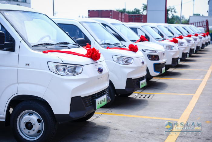 開(kāi)瑞江豚&小象亮相嘉興 行業(yè)首創(chuàng)“30分鐘快?！辟x能司機(jī)創(chuàng)富